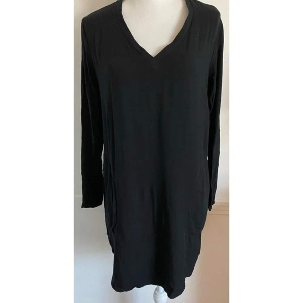 Cloth and Stone • Solid Black V Neck Long Sleeve Pocket Dress